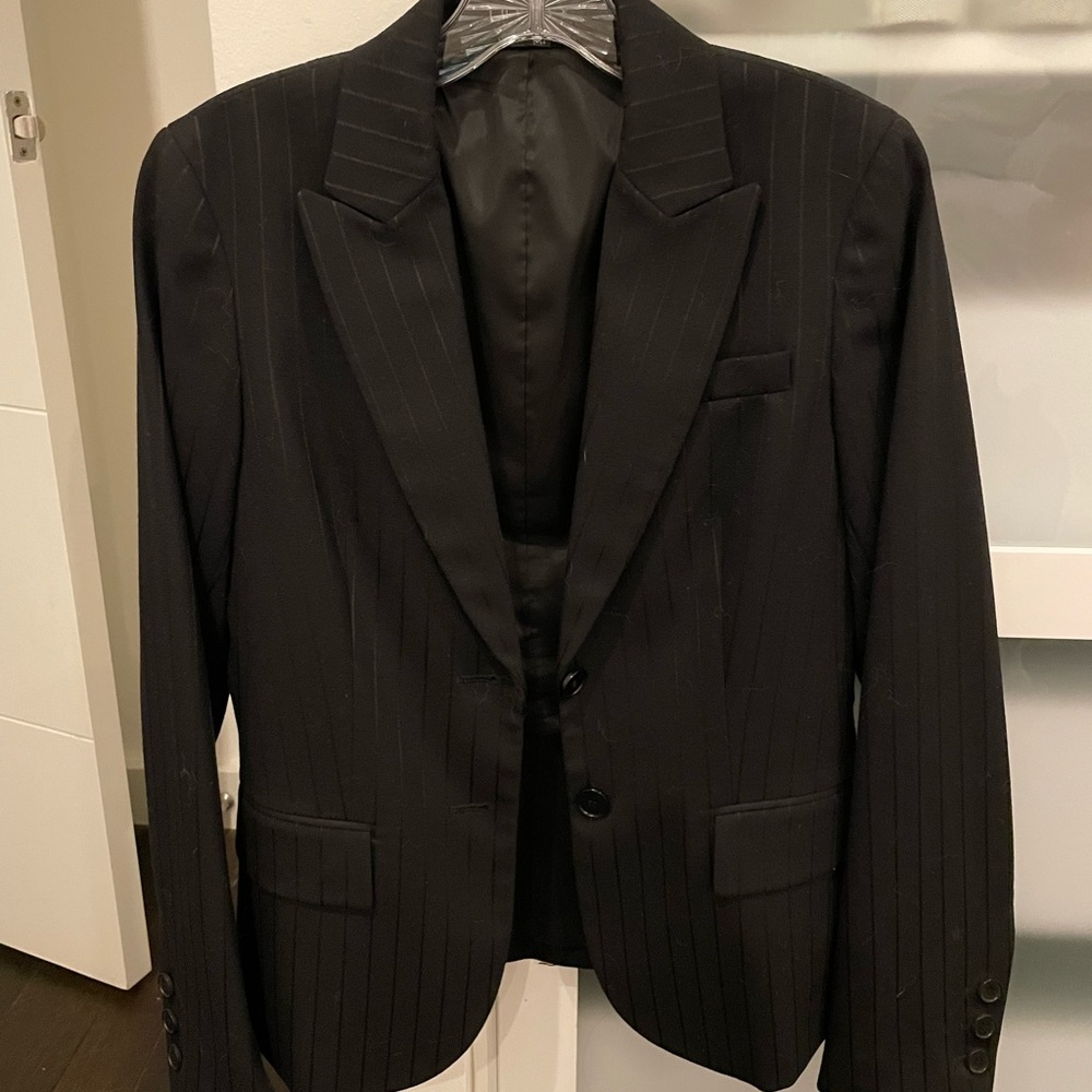 LIKE NEW: THEORY BLAZER